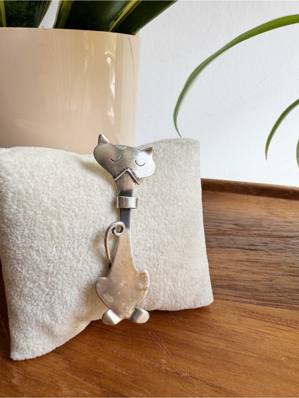 Vintage Orb Sterling Silver Modernist Cat Brooch Pin